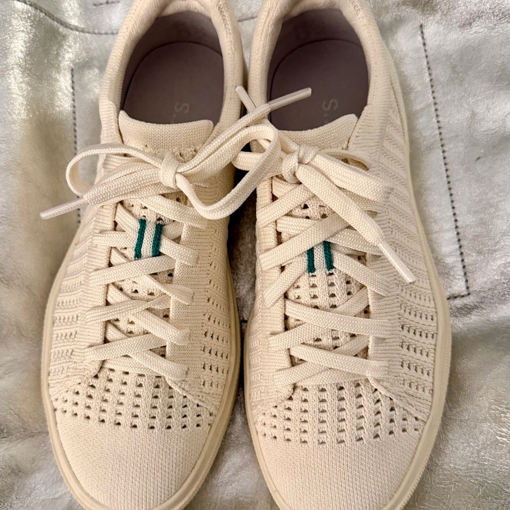 Rothy's Sneakers in excellent lightly used condition.  Very clean